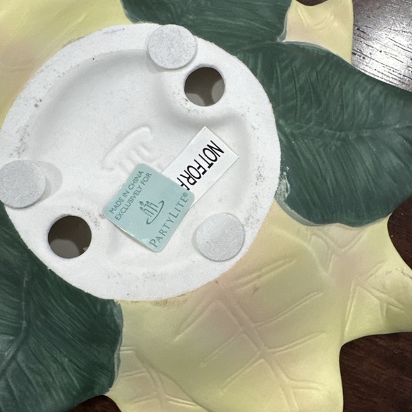 PARTYLITE Christmas Poinsettia Flower Porcelain Bowl Dish Candle Holder No Chips - Picture 5 of 5